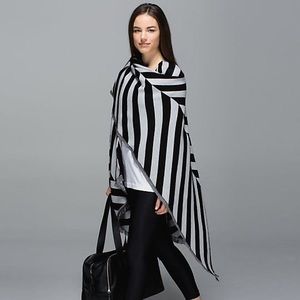 Women’s Lululemon Poncho